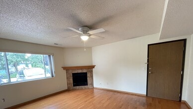 457 N Front St in North Liberty, IA - Building Photo - Building Photo
