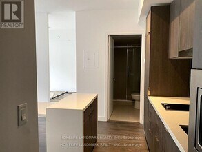 215-1215 Queen St W in Toronto, ON - Building Photo - Building Photo