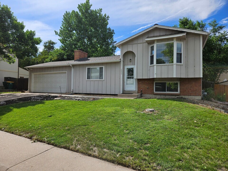 7055 W Fremont Pl in Littleton, CO - Building Photo