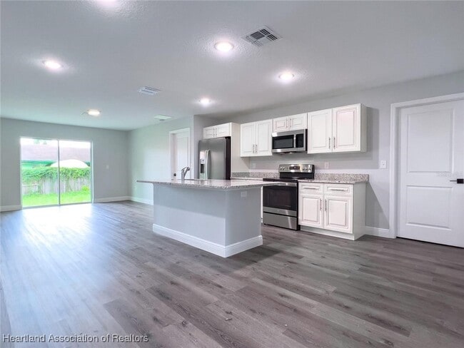 501 Triumph Dr in Sebring, FL - Building Photo - Building Photo