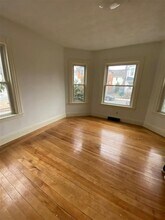 87 Marshall St, Unit 1 in Medford, MA - Building Photo - Building Photo