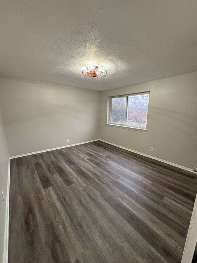 5978 Glenway Dr in Brook Park, OH - Building Photo - Building Photo