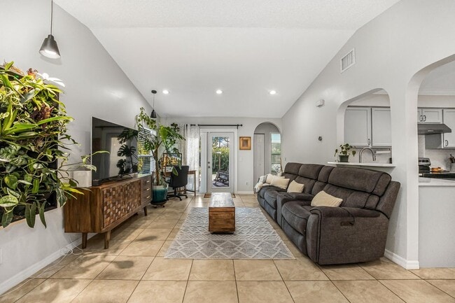 762 Bayharbor Ter in Sebastian, FL - Foto de edificio - Building Photo