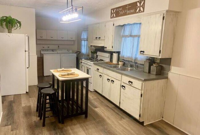 1038 S Worth Ave in Indianapolis, IN - Building Photo - Building Photo