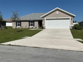 8190 N Wakefield Dr in Dunnellon, FL - Building Photo