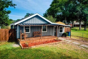 426 N Holland St in Bellville, TX - Building Photo