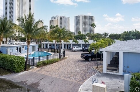 Ocean Surf in Riviera Beach, FL - Foto de edificio - Building Photo