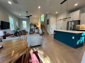 3507 Oak Springs Dr in Austin, TX - Building Photo - Building Photo