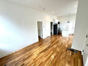 1325 W 18th St in Chicago, IL - Building Photo - Building Photo