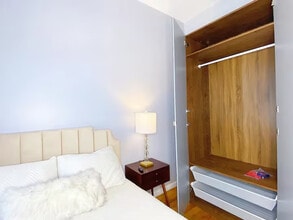 Furnished room/NOT APARTMENT, Unit 3 in Brooklyn, NY - Foto de edificio - Building Photo