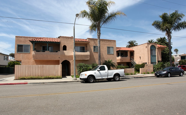 1315 Olive Ave in Huntington Beach, CA - Building Photo - Building Photo