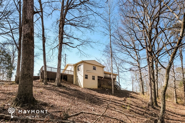 2540 Summer Lake Rd in Lithia Springs, GA - Foto de edificio - Building Photo