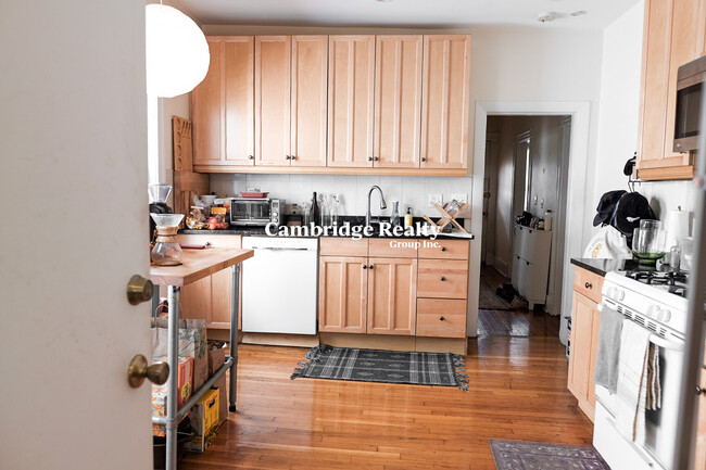 74 Fremont St, Unit 1 in Somerville, MA - Building Photo - Building Photo