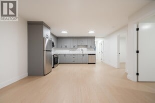 5181 Booth Ave in Burnaby, BC - Building Photo
