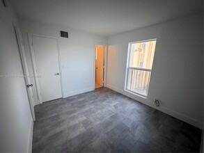 241 S Royal Poinciana Blvd in Miami Springs, FL - Building Photo - Building Photo
