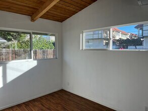 21621 DuPont St in Chatsworth, CA - Building Photo - Building Photo