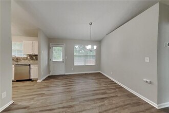 820 Tradd Ct in Stone Mountain, GA - Foto de edificio - Building Photo
