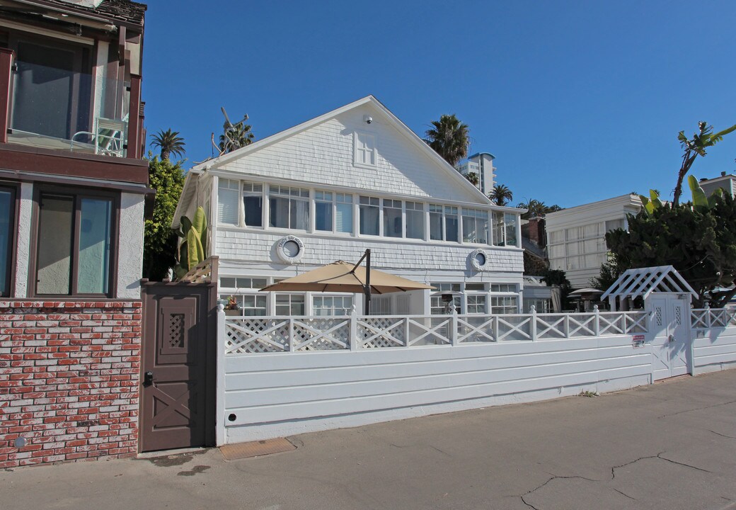 1401 Palisades Beach Rd in Santa Monica, CA - Foto de edificio