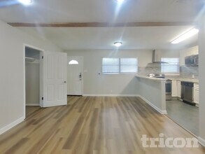 244 Emporia Blvd in San Antonio, TX - Building Photo - Building Photo