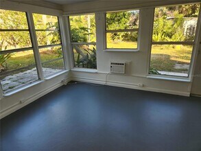 957 47th St in Sarasota, FL - Foto de edificio - Building Photo