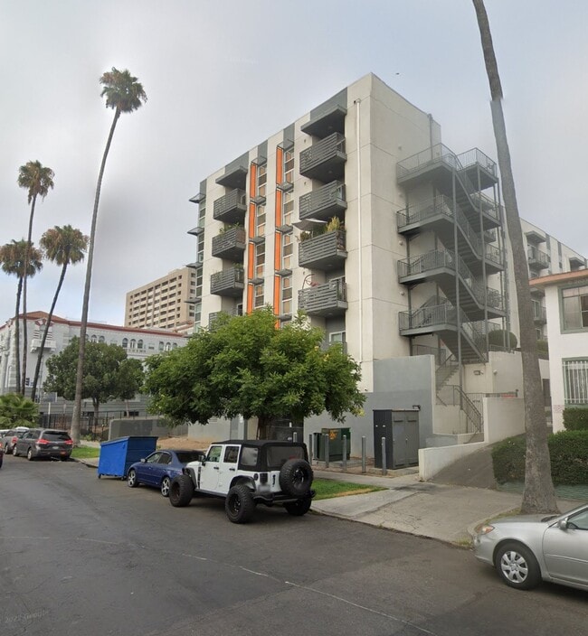 540 Normandie Ave in Los Angeles, CA - Building Photo - Building Photo