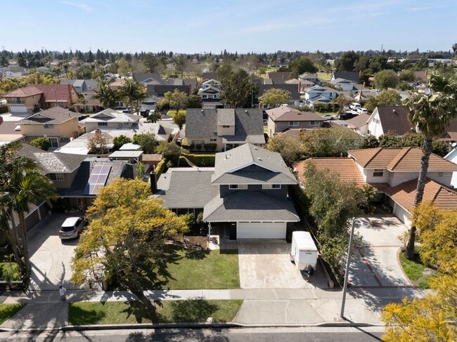 2914 S Spruce St in Santa Ana, CA - Building Photo - Building Photo
