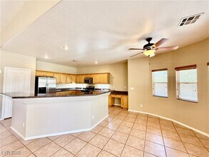 8085 Marin Pointe Ave in Las Vegas, NV - Foto de edificio - Building Photo