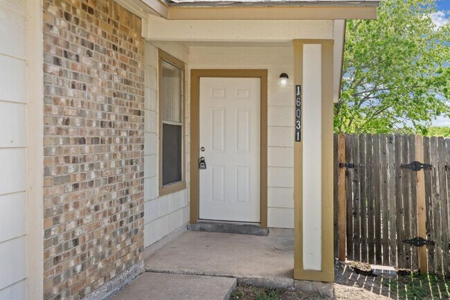 16031 Fitchburg Cir in Pflugerville, TX - Building Photo - Building Photo
