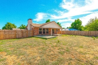 1425 Venus Cir in Edmond, OK - Building Photo - Building Photo