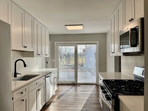 15 Bradley Ln in Hoffman Estates, IL - Building Photo - Building Photo