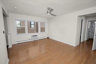 5516 W Higgins Ave in Chicago, IL - Building Photo - Building Photo