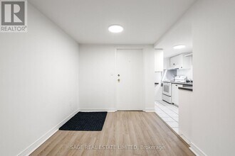 118 Braemar Ave in Toronto, ON - Building Photo - Building Photo