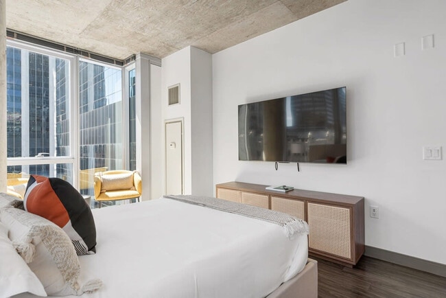236 W Lake St