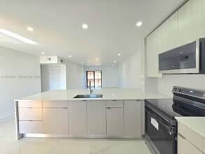 1800 W 54th St in Hialeah, FL - Building Photo - Building Photo