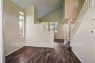 27916 Brookhaven Pl in Santa Clarita, CA - Foto de edificio - Building Photo