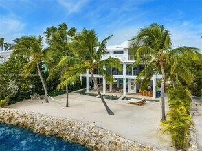 60 Ocean Front Dr in Key Largo, FL - Building Photo - Building Photo