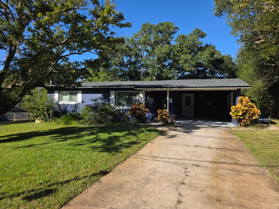 220 Buena Vista St in Debary, FL - Building Photo