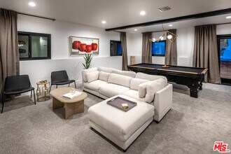 130 Reef Mall in Marina Del Rey, CA - Building Photo - Building Photo