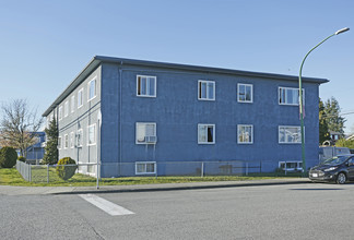 PARK HEIGHTS in Burnaby, BC - Building Photo - Building Photo