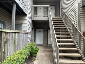 9707 Richmond Ave. in Houston, TX - Building Photo