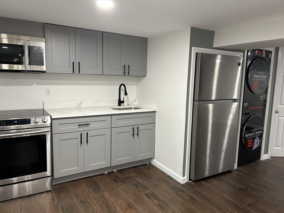 137 Wittberg St in Brentwood, NY - Building Photo