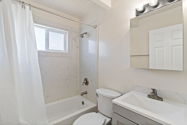 1970 Powell St, Unit D in San Pablo, CA - Foto de edificio - Building Photo