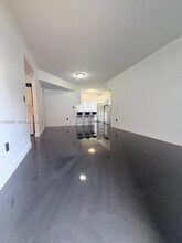 8019 Lake Dr in Doral, FL - Building Photo - Building Photo
