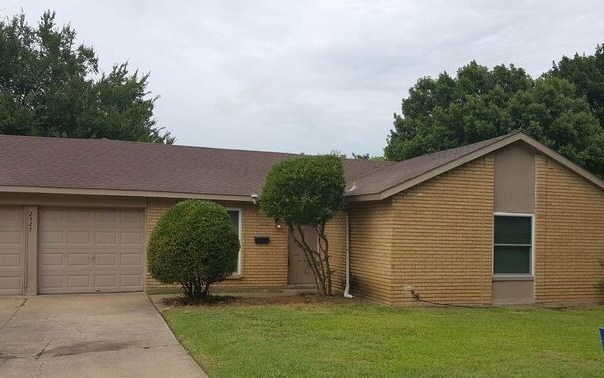 2527 Bobwhite Blvd in Mesquite, TX - Building Photo