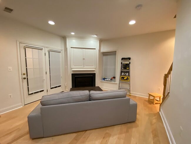 5357 Blue Aster Cir in Centreville, VA - Building Photo - Building Photo