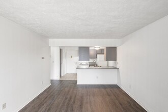 Parkside Apartments in East Lansing, MI - Building Photo - Building Photo