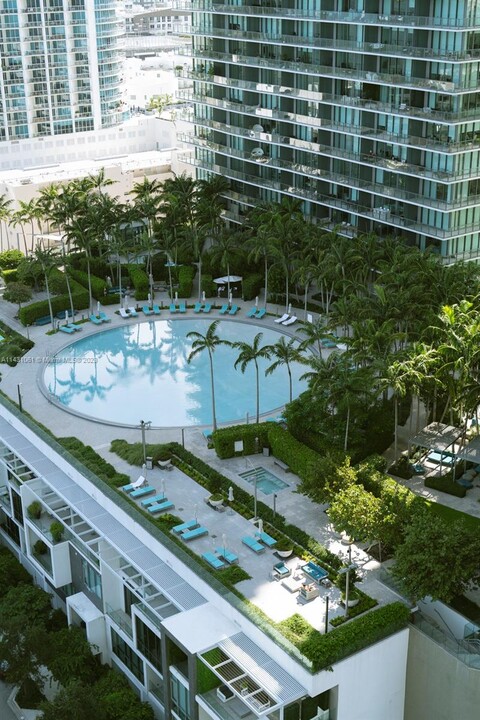 3131 NE 7th Ave, Unit 1805 in Miami, FL - Foto de edificio