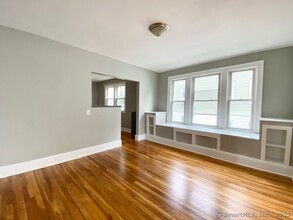 240 Linwood St in New Britain, CT - Foto de edificio - Building Photo