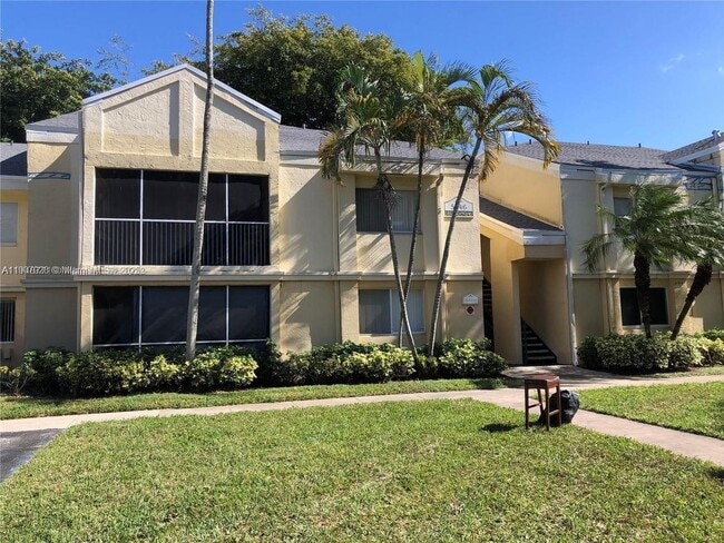 5646 Rock Island Rd in Tamarac, FL - Building Photo - Building Photo