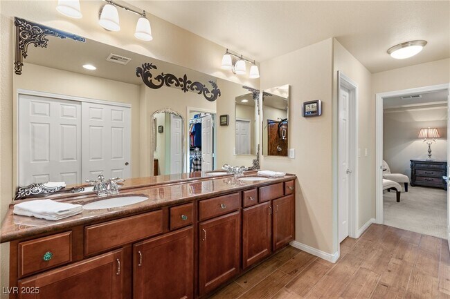 property at 6595 Creekside Cellars Ct